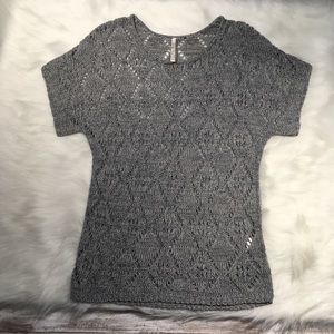 Leo & Nicole gray open weave sweater size M